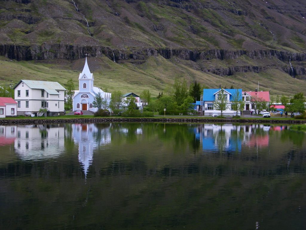 Fjord de Seyðisfjörður en Islande