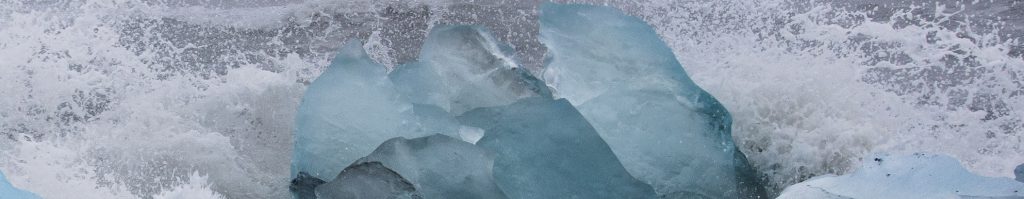 Vue sur un iceberg du Jokulsarlon en Islande