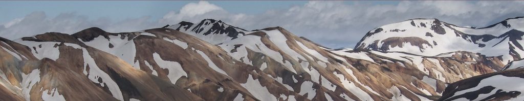 Vue de montagnes enneigées en Islande