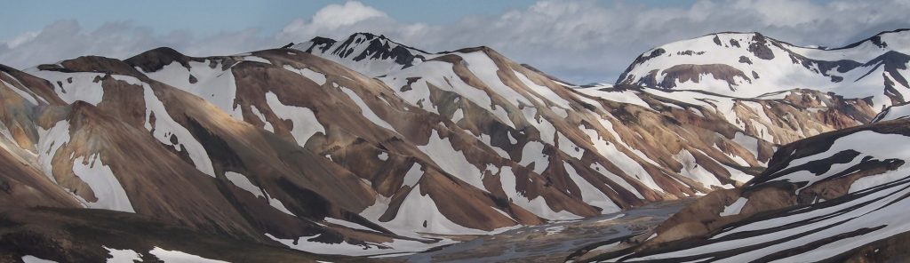 Vue de montagnes enneigées en Islande