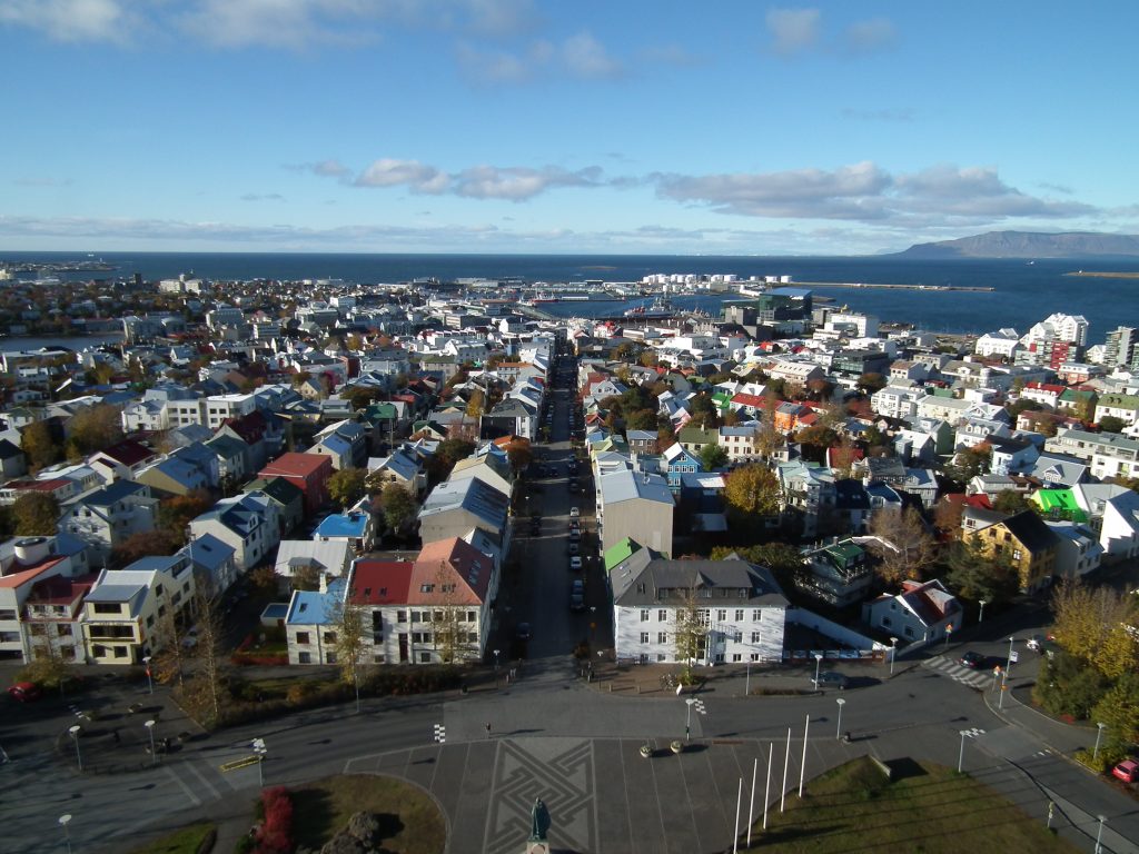 Vue aérienne de Reykjavík depuis Hallgrímskirkja