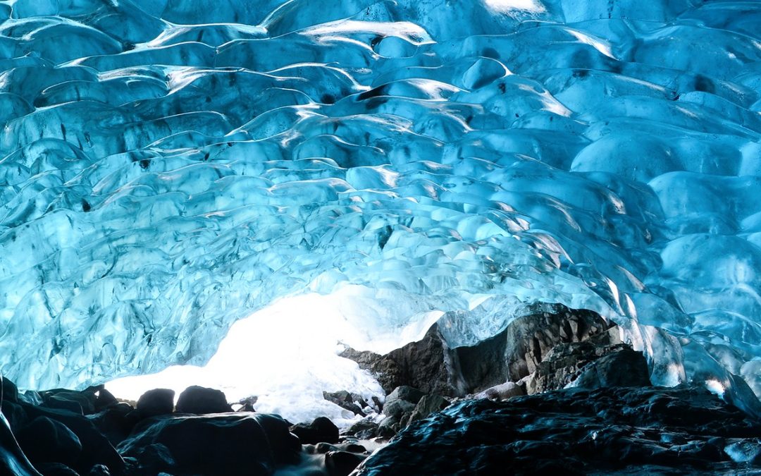 Grotte de glace sous le volcan Katla (Mýrdalsjökull)