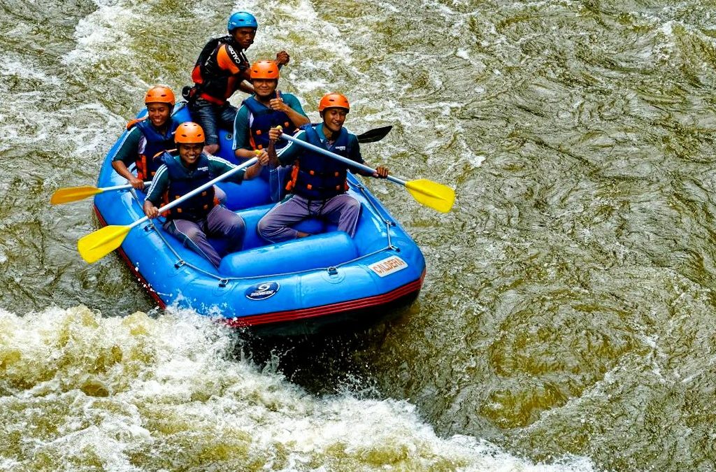 Descente d’une rivière glaciaire en rafting